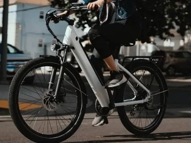 Cik ātri var darboties 36 V EBike?
